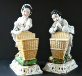 Rococo young couple with a baskets - Fontainebleau