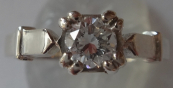 Ring made of white gold with diamond