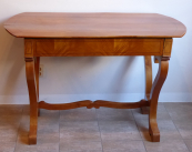 Biedermeier table in cherry veneer