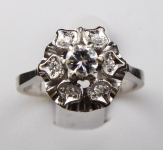Ring made of white gold and diamonds - Flower