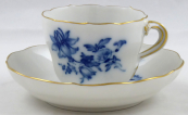 Coffee cup with cobalt flowers - Meissen