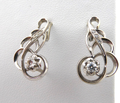 White gold earrings with 8 brilliant cut diamonds 