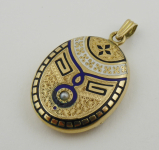 Otevírací zlatý medailon s emailem a perličkou