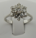 Prsten z 18k zlata s 13 přírodními diamanty